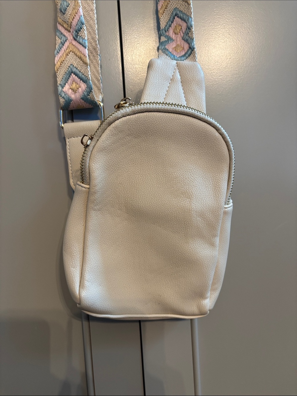 iMadison West Clean Mini Sling Bag - Picture 2 of 10
